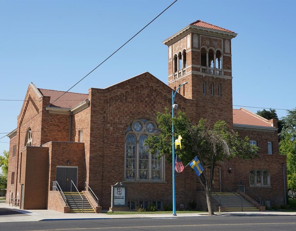 First-Baptist-Church-of-Kingsburg-Downtown-Kingsburg